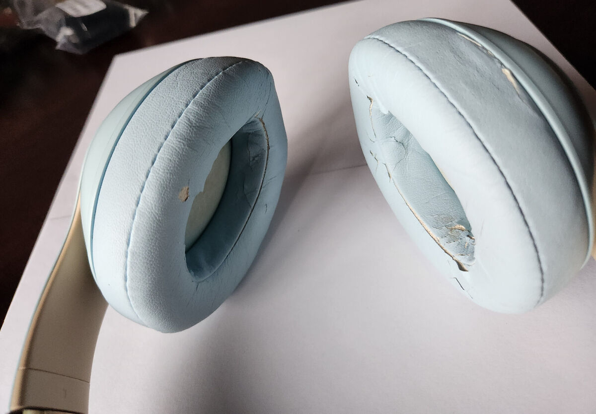 DEFECTIVE Original Crystal Blue Beats Studio3 Wireless DEFECTIVE Original Crystal Blue Beats Studio3 Wireless