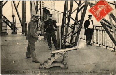 CPA AK Paris 7e - Le Canon de la Tour Eiffel (80721)