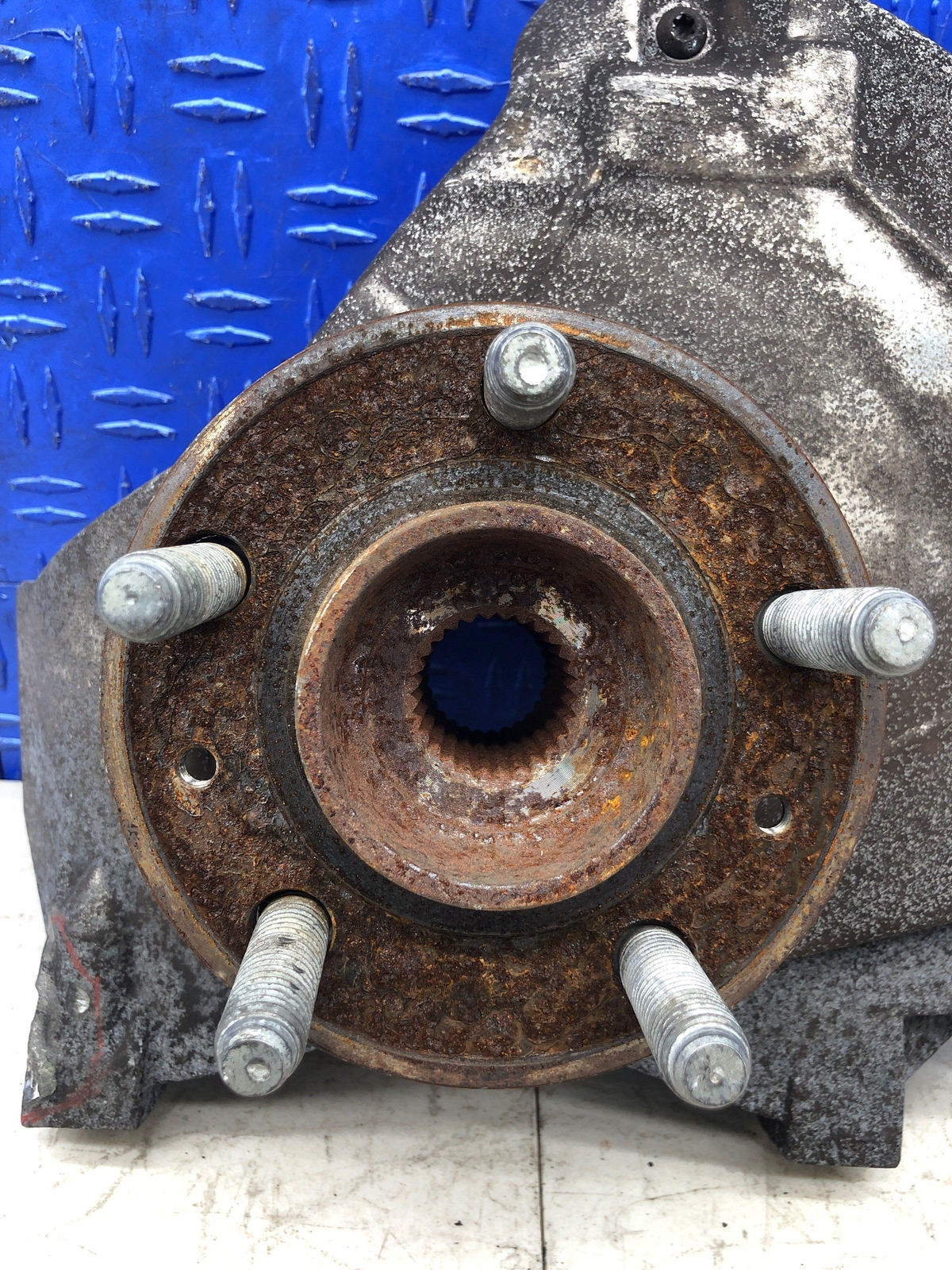 2006-2018 ASTON MARTIN VANTAGE V8 FRONT RIGHT SPINDLE KNUCKLE WHEEL BEARING HUB
