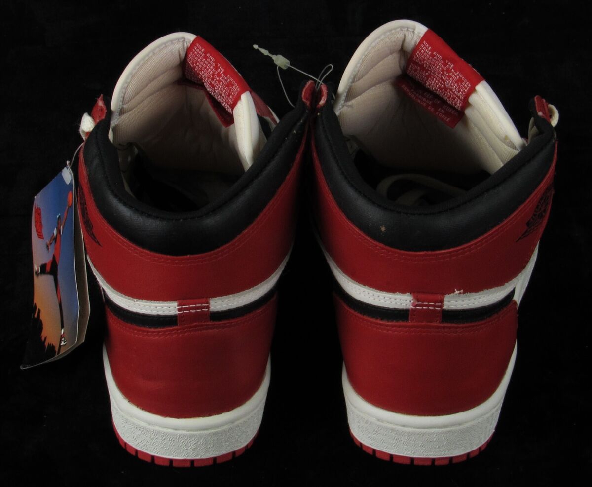 Original Deadstock 1985 Nike Air Jordan 1 Chicago High Shoes Original Deadstock 1985 Nike Air Jordan 1 Chicago High Shoes