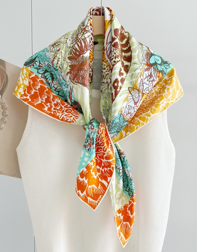 100% mulberry silk leopard green printed large square scarf  display picture 1