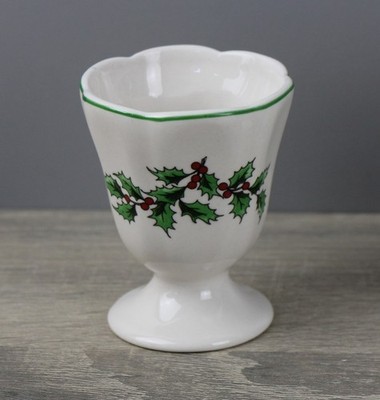 Spode Christmas Tree Eierbecher auf Standfuss mit schmalem Band Motiv Stechpalme