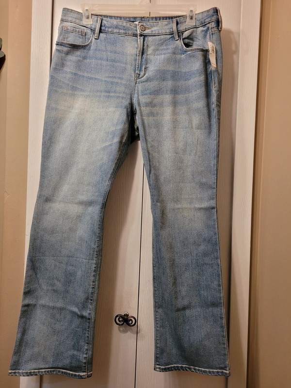 Womens NWT Size 16 Old Navy Kicker Boot Cut Jean