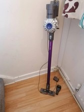 Dyson V6 Motörhead Cordless Vacuum Cleaner charger and 1 tool brand new battery