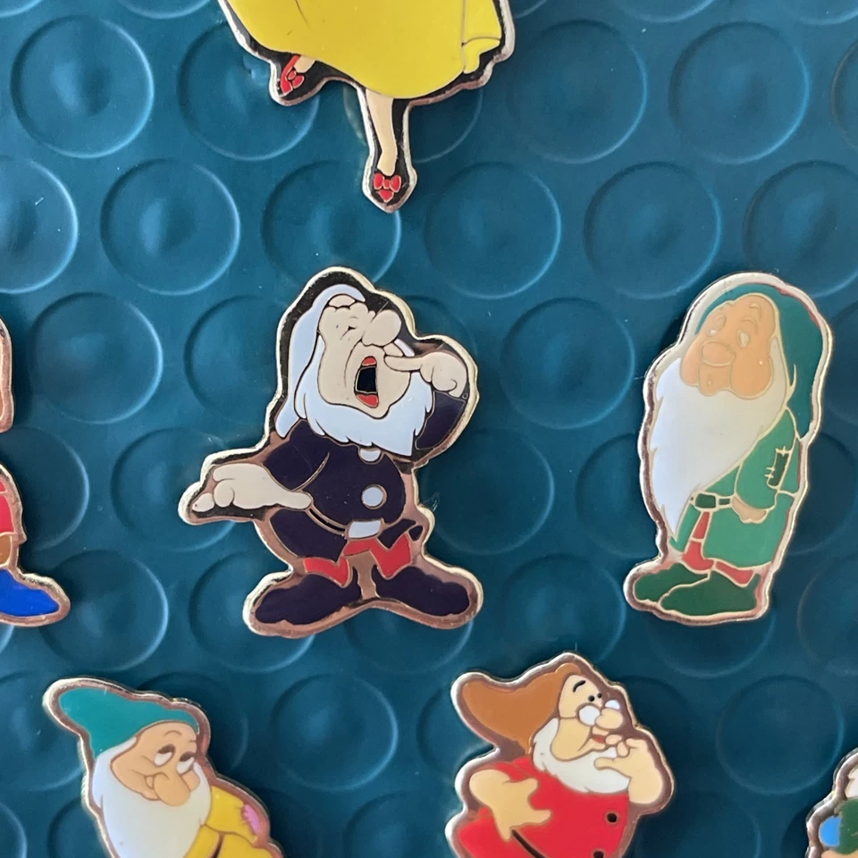 Blancanieves y los siete enanitos de colección Disneyland París juego de 8 pines Foto 4 de 4