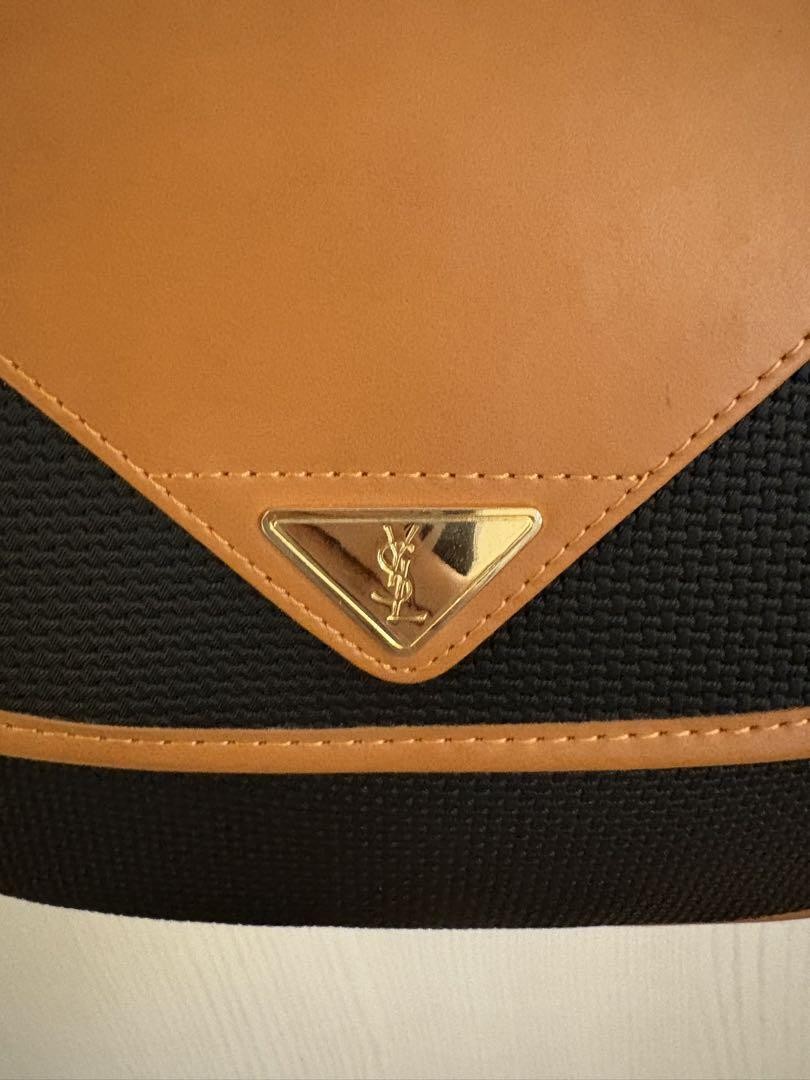 SAINT LAURENT Bellissima borsa a tracolla YSL con placca logo triangolo colore marrone e nero