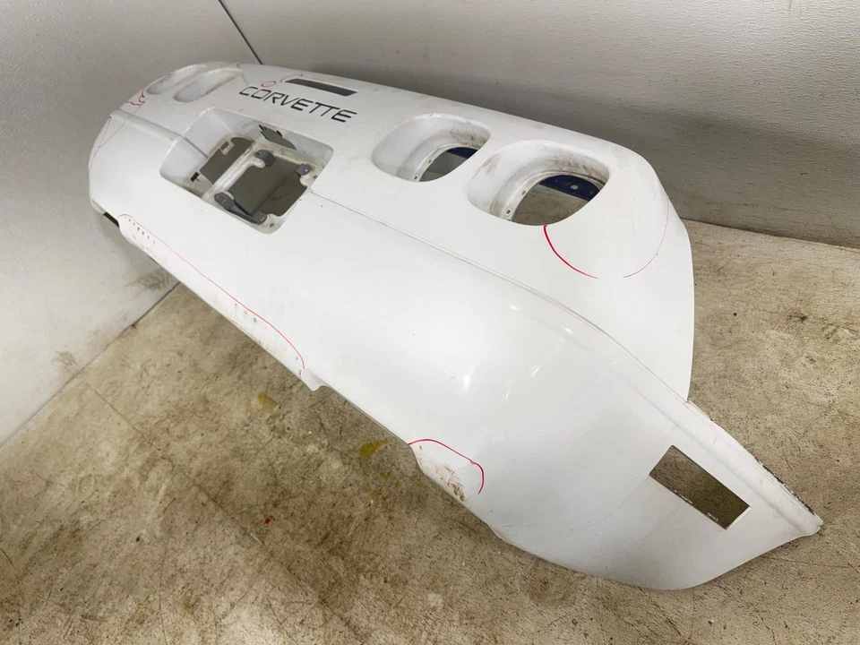 Cubierta de parachoques trasero Chevrolet Corvette 1991-1996 OEM Foto 2 de 4