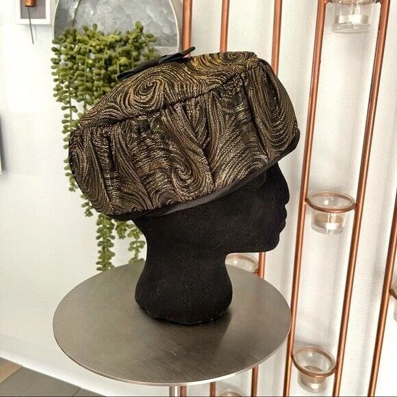 Sombrero Pastillero Vintage Dorado Brillante y Negro Borde Satinado y Lazo Foto 2 de 4