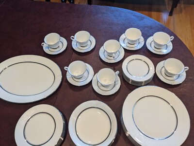 Oxford Lenox White Echo Bone China Place settings, with Coupe soups bowls 