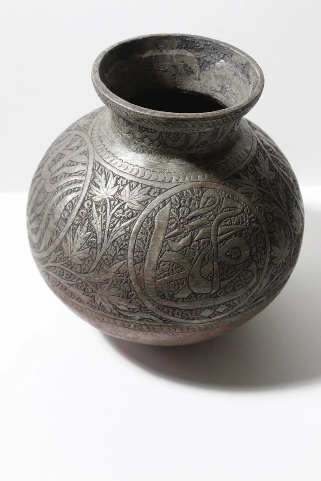 早期中东伊斯兰手工锤铜锅 来自早期庄园 — 第 2/4 张图片