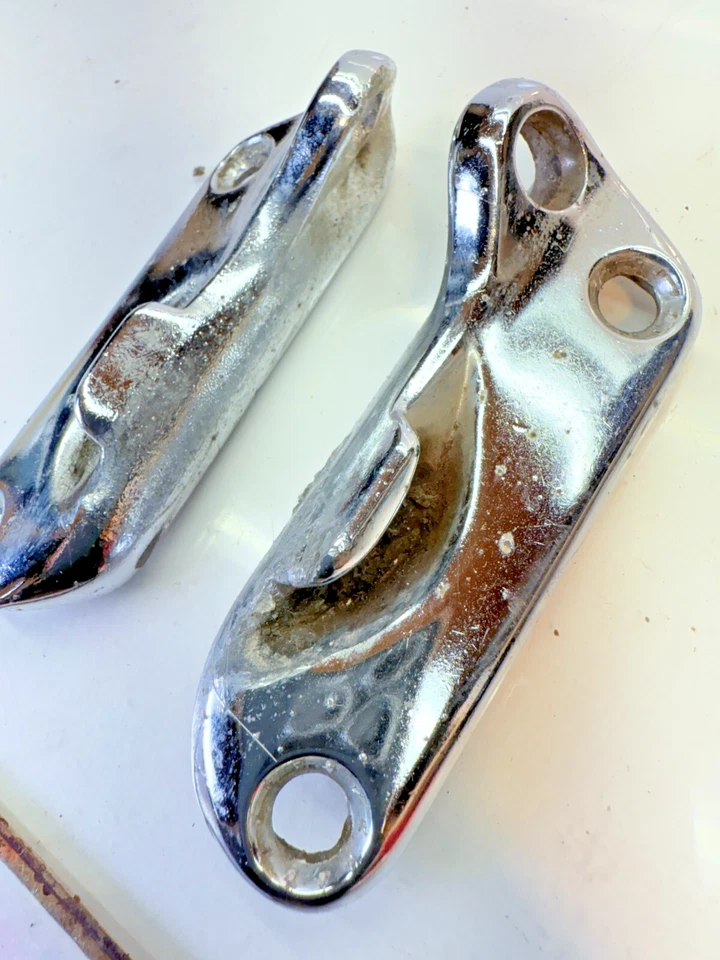 Оригинальная накладка на верхнюю защелку для кабриолета Chevy Impala 1958 - 1960 годов выпуска 59 B60-17 - Изображение 2 из 4