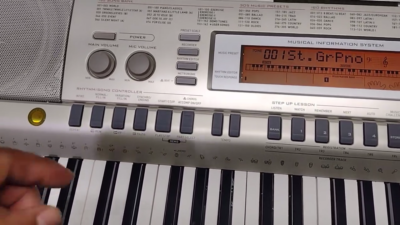 Casio WK-200 76-Key Digital Keyboard Barely Used W/AC Adapter