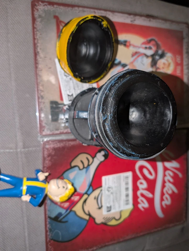 Fallout Konvolut: Merch Bombe, Vault Boy, 2 Blechschilder Nuka Cola - Bild 2 von 3
