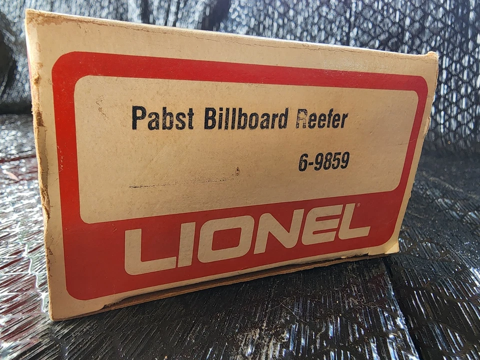 VINTAGE LIONEL 1893 PABST BLUE RIBBON REEFER BLUE LINE O SCALE NEW IN BOX - Image 2 of 2