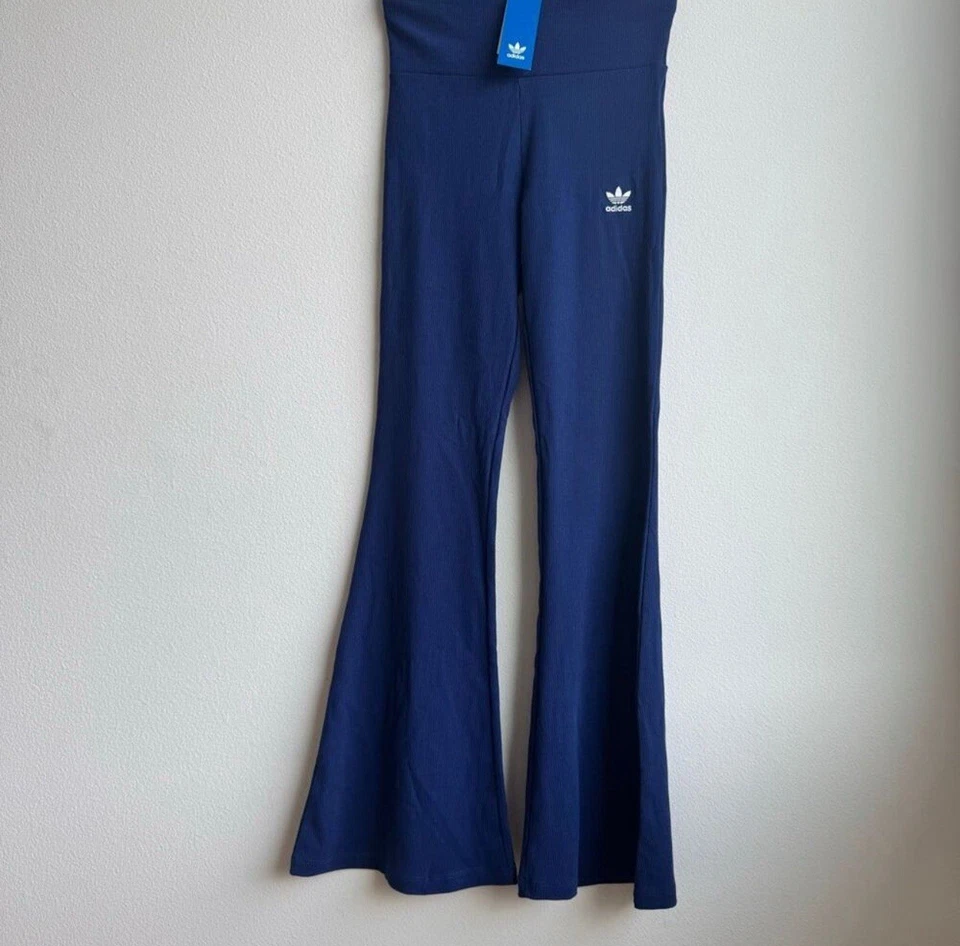 全新带标签 Adidas Originals Essentials 高腰罗纹喇叭打底裤蓝色 S 码 — 第 2/4 张图片