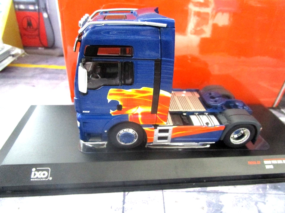 MAN TGX XXL blau Dekor 2020 LKW Truck Camion Zugmaschine TR235 IXO 1:43 - Bild 2 von 4