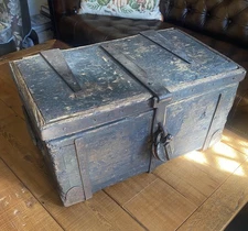 ANTIQUE ORIGINAL PERIOD WELLS FARGO STRONGBOX