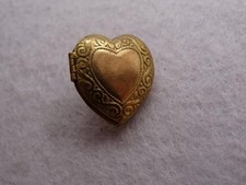 FABULOUS RARE ANTIQUE ETCHED METAL HEART LOCKET BUTTON