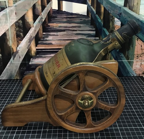 Vintage Courvoisier VSOP Brandy of Napoleon Canon Cradle Cognac France 700ml - Picture 2 of 8