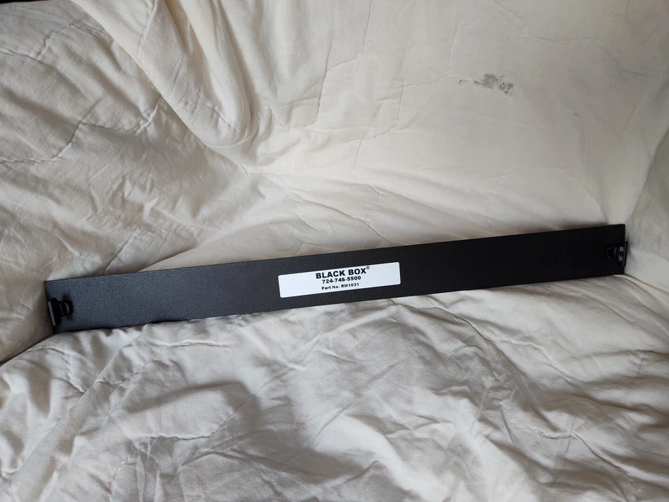 Black Box RM1031 19" IT Rackmount Tool-Less Blanking Panel - 1U, Black - Image 2 of 4
