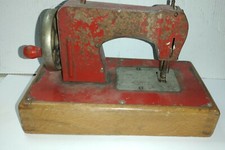GIOCATTOLO VINTAGE MACCHINA DA CUCIRE IN LATTA ANNI 50/60