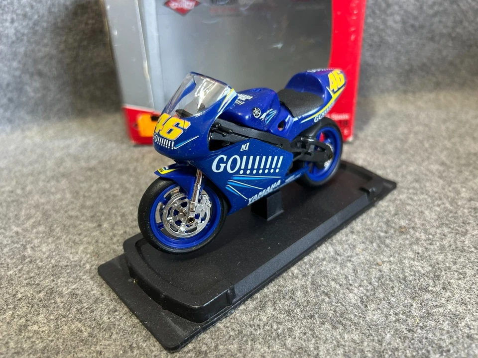 YAMAHA M1 N 46 VALENTINO ROSSI The Doctor scala 1/18 GUILOY MOTOCICLETTA METALLO - Immagine 2 di 4