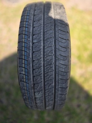 Good Year Efficient Grip 215/65 R16C  109/107 T unbenutzt auf Felge