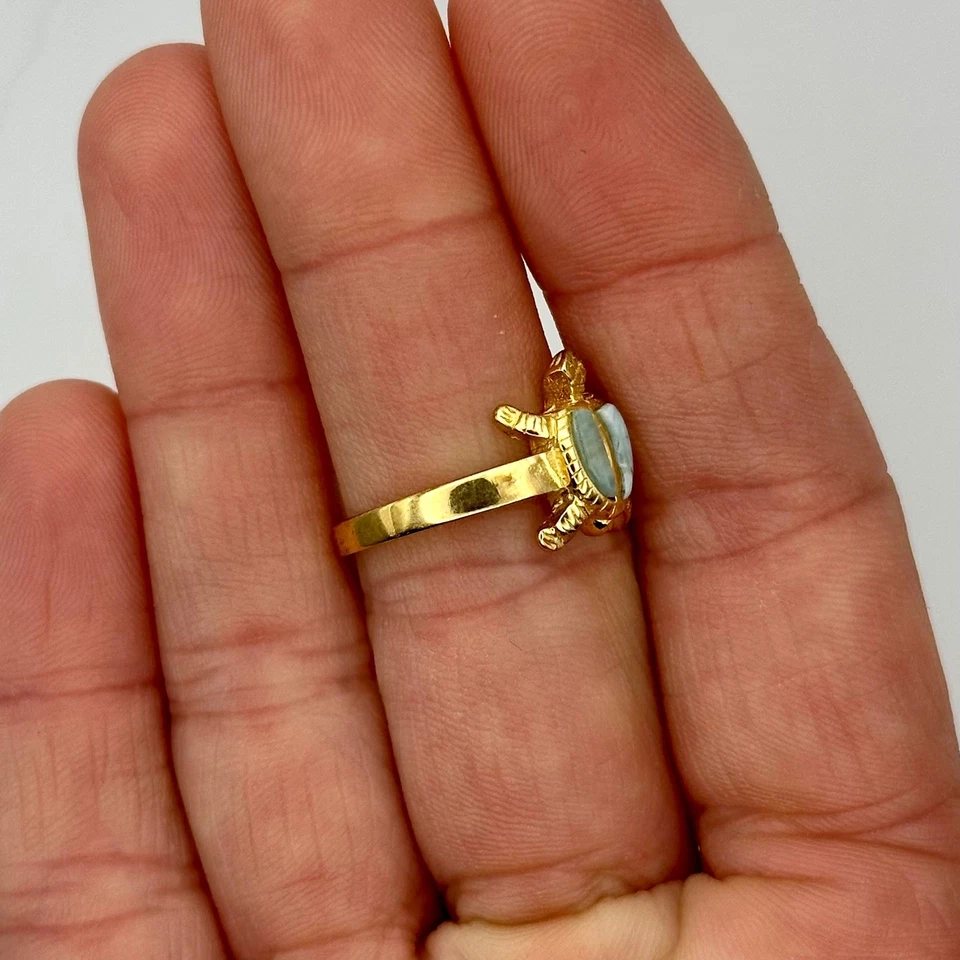 Delicado Anillo Larimar Lindo Tortuga Oro 14K Sobre Plata de Ley Talla 7 Piedra Azul Foto 3 de 4