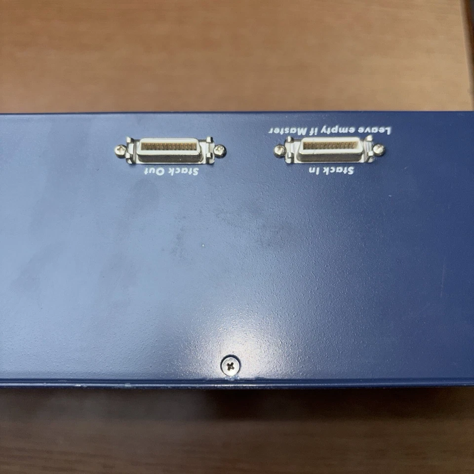 Netgear FSM750S - 48 10/100 Mbps Managed Stackable Switch - 2 GBIC ports - Image 4 of 4