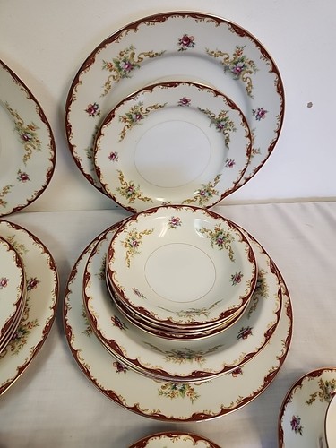 Wembley Harmony House - SERVICE FOR 4 PLATES BOWLS CUPS SAUCERS 24 PCS - Picture 3 of 11