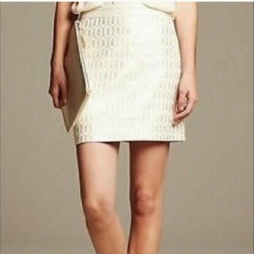 Banana Republic Silver Metallic Mini Skirt Size 8
