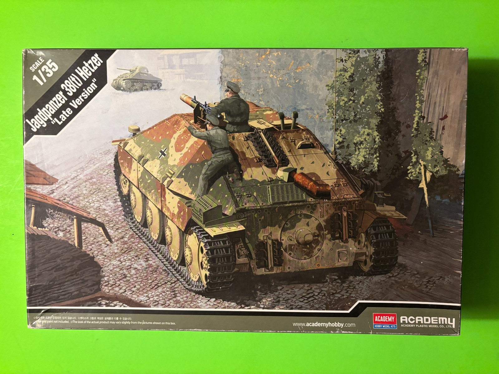 Jagdpanzer 38T Hetzer 'Late Version' Tank Model Kit 1/35 Scale Academy New Look!