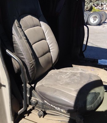 Peterbilt 2012 587 Front Seat OEM Takeoff