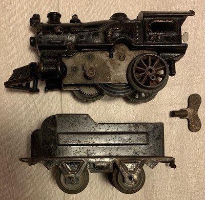Early American Flyer O Gauge - Cast Iron clockwork Locomotive & 4 wheel Tender