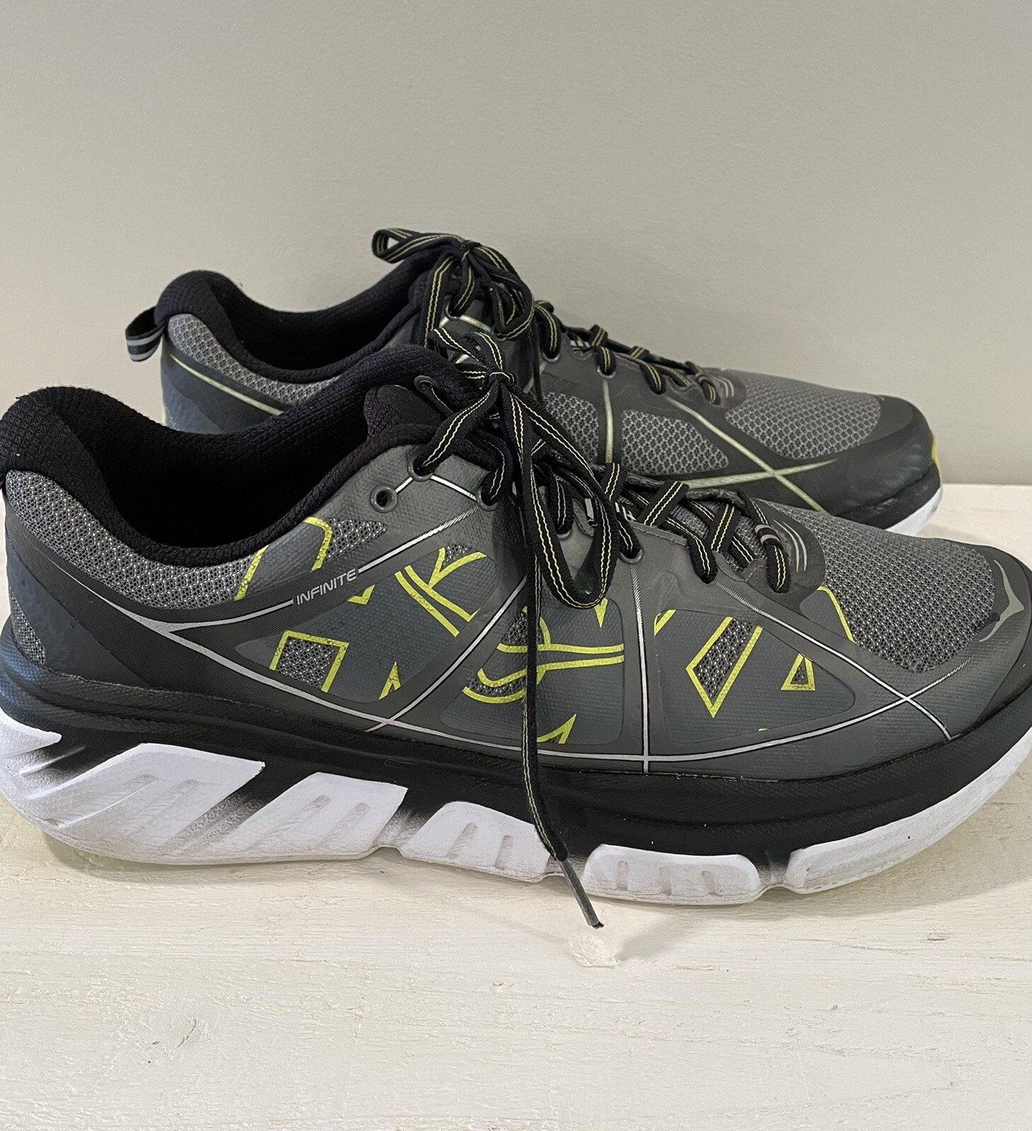HOKA ONE ONE Infinite Mens Athletic 