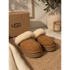 UGG Women s Platform Slippers Size 7 Excellent condition