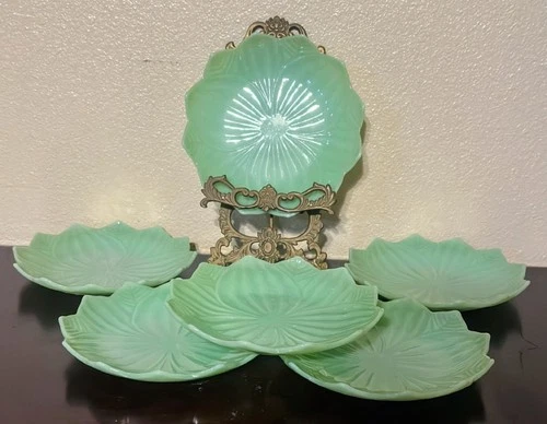 VINTAGE ANCHOR HOCKING FIRE KING JADEITE LOTUS LEAF SALAD PLATE 8”