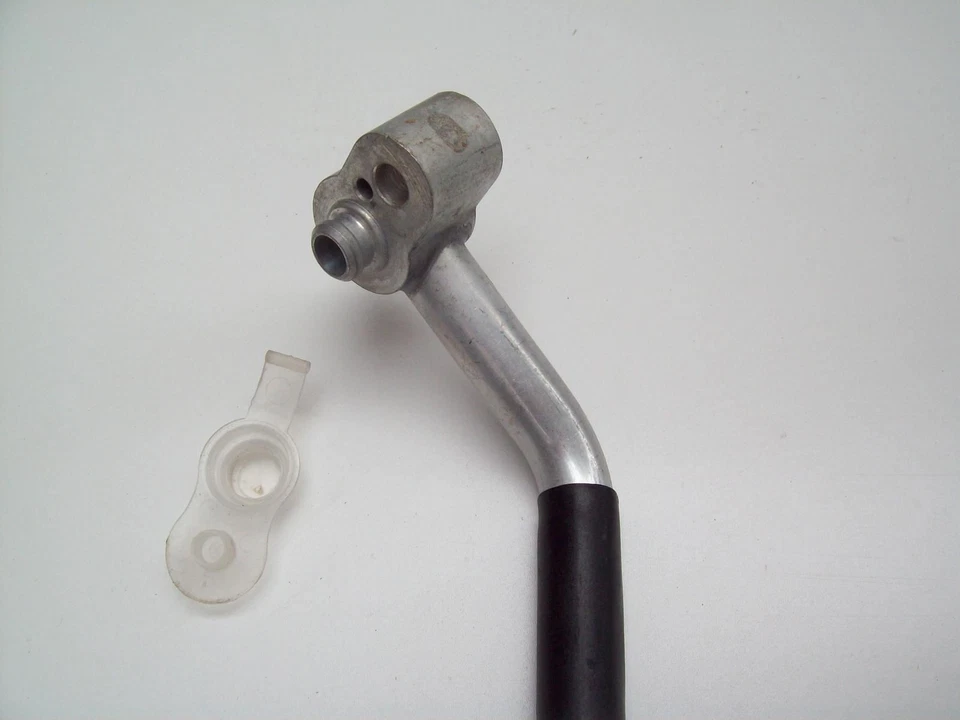 Manguera compresor original VW Passat A6 8D0260701F 1995-2001 Foto 2 de 3