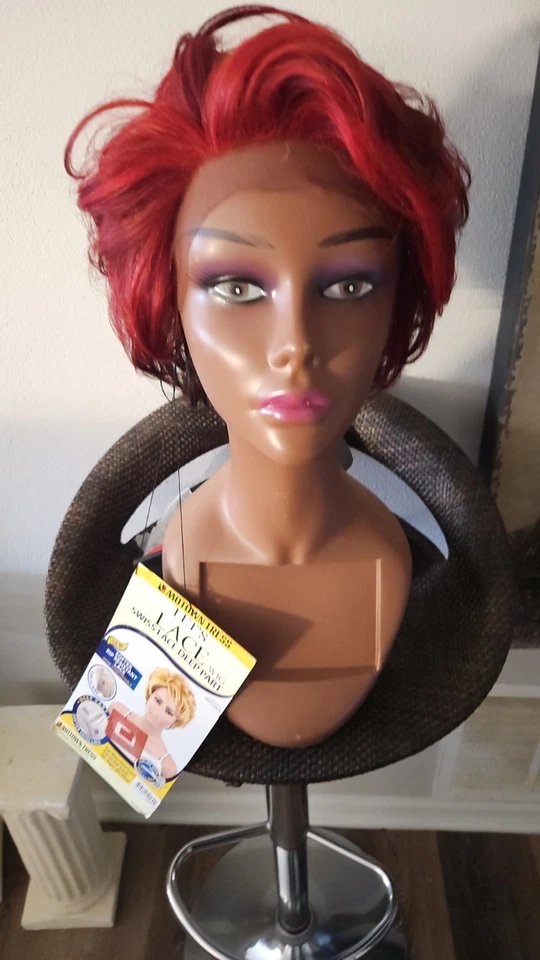 Peluca suiza corta de encaje Motown Tress Foto 2 de 4