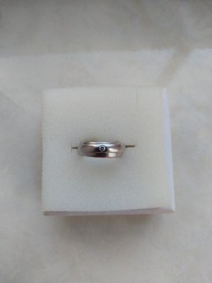 Tchibo Sterlingsilberring mit kleinem Stei. Ringschiene umlaufend verdickt.