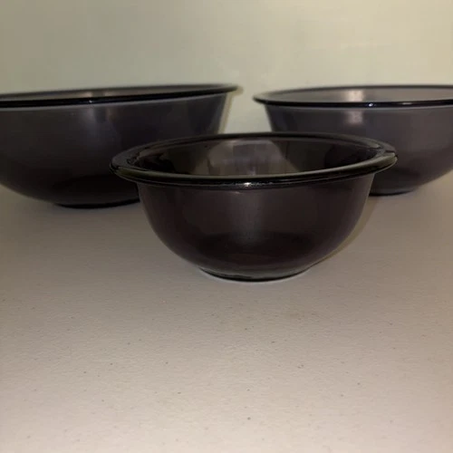 Set of 3 Vintage Pyrex Purple Amethyst Glass Nesting Mixing Bowls  322 323 325