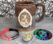 IRON BEAN COFFEE MUG CUP 2020 POST MORTEM & PIN SUNSET HILL USA # 310 / 350