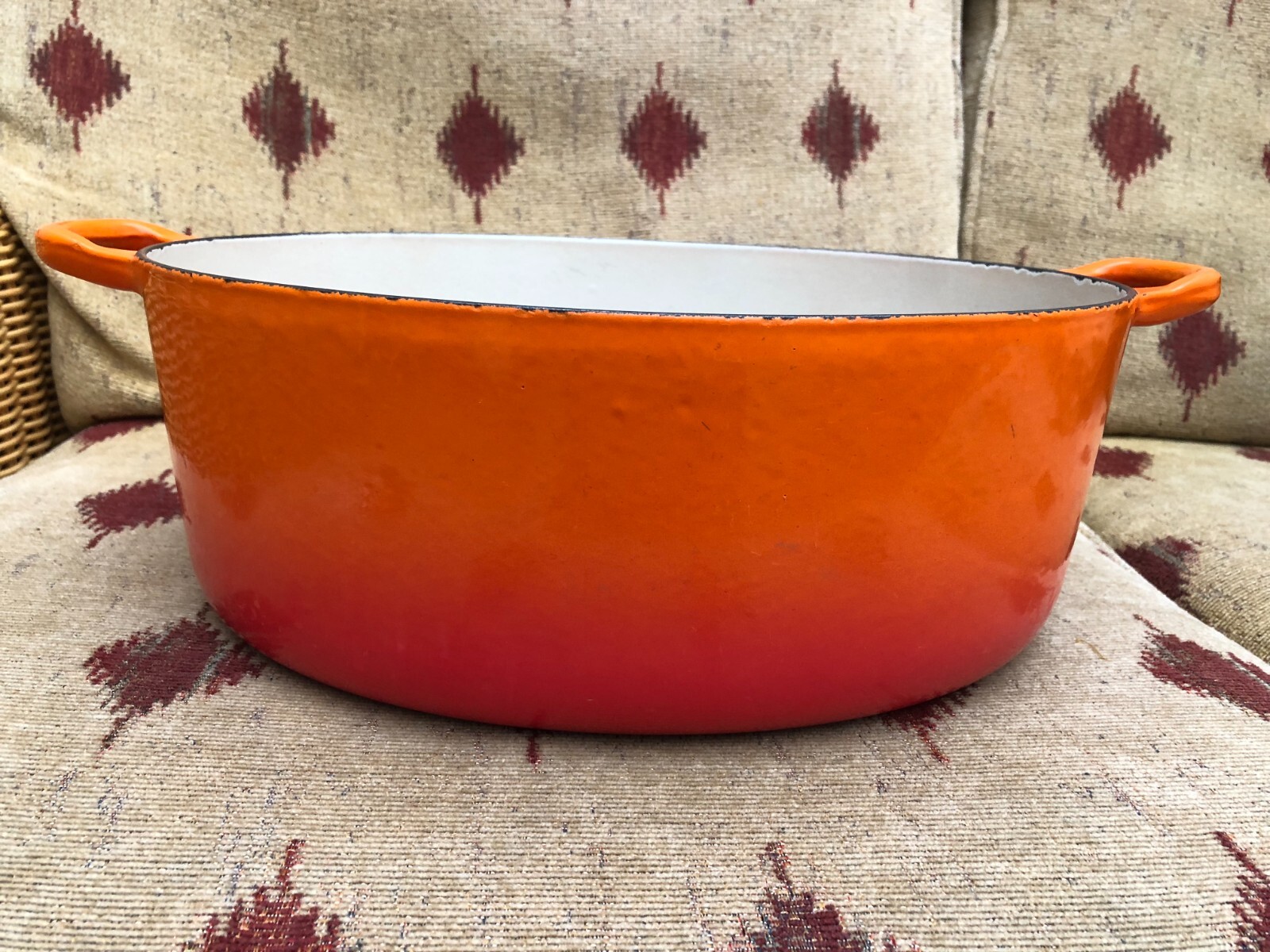**BARGAIN** LE CREUSET 35CM OVAL CAST IRON CASSEROLE DISH VOLCANIC