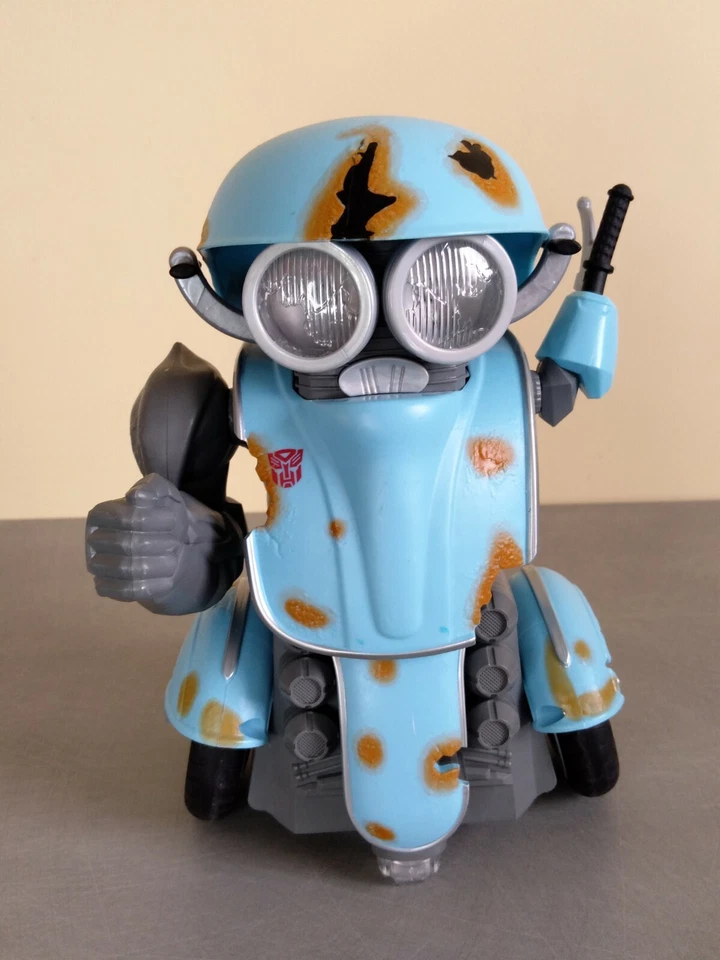 Transformers Autobot Sqweeks RC Il Ultimo Cavaliere Robot 23Cm Suoni Luci Hasbro - Immagine 3 di 4