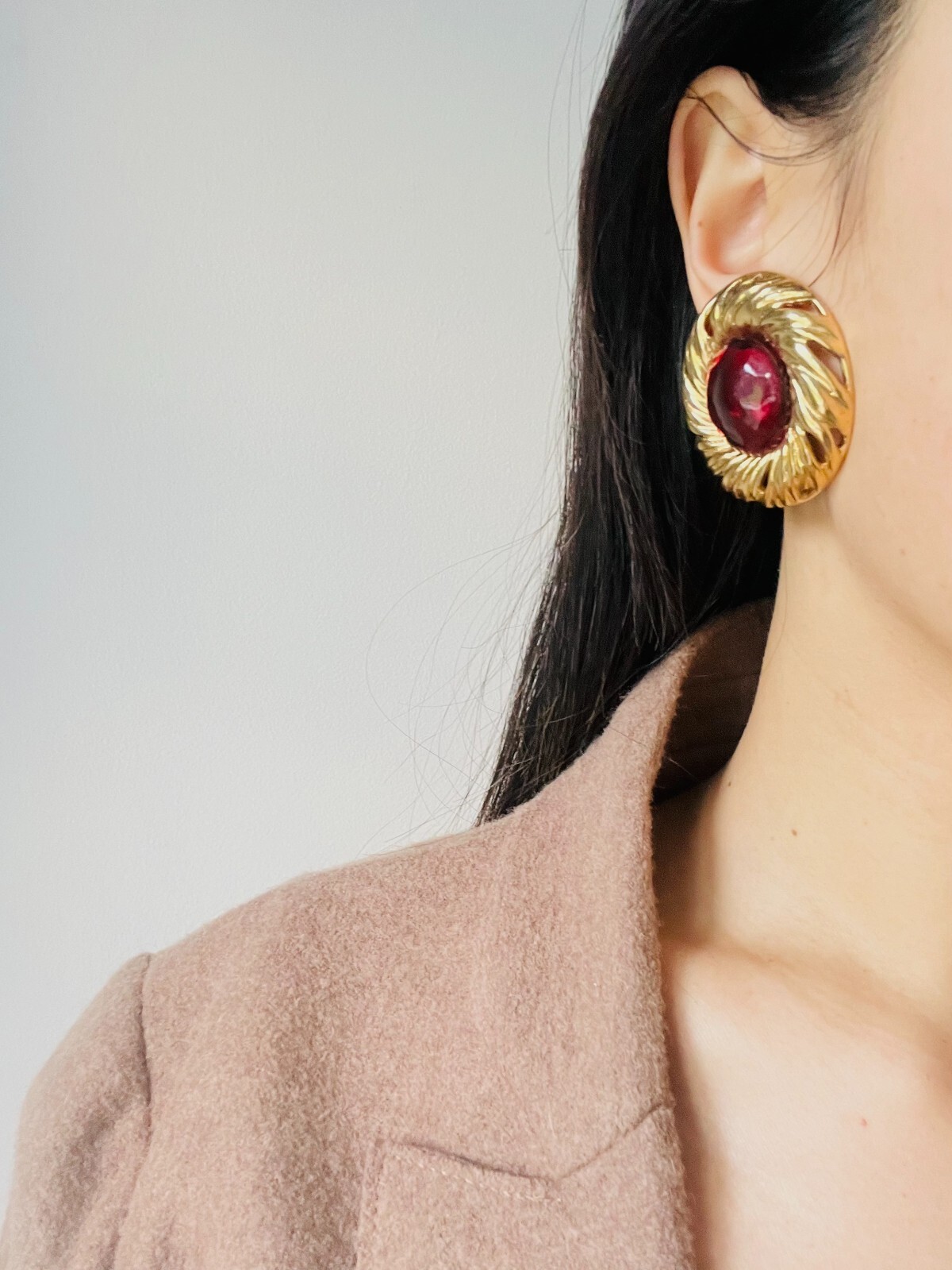 Yves Saint Laurent YSL Vintage Enorme Gripoix Rubino Cabochon Cerchio Clip Orecchini