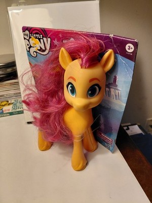 2021 Hasbro My Little Pony  8'' Sunny Starscout  Orange Pony, Pink Mane