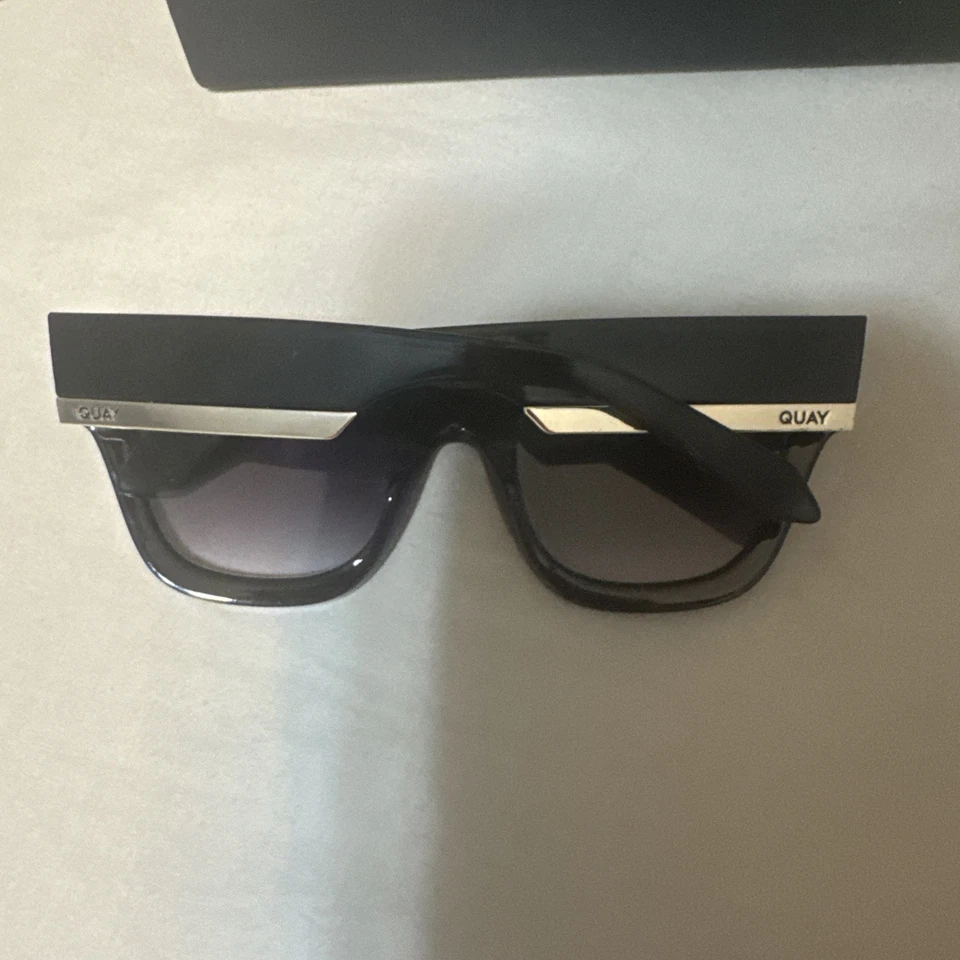 Gafas de sol para mujer Quay By The Way Foto 2 de 4