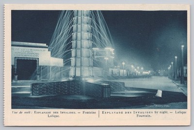 Paris 1925 Expo Art Deco Postkarte - Lalique Brunnen Nachtansicht (Henri Manuel)