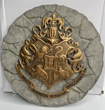 Harry Potter Hogwarts Crest Stepping Stone Indoor/Outdoor Decorative Plaque NEW
