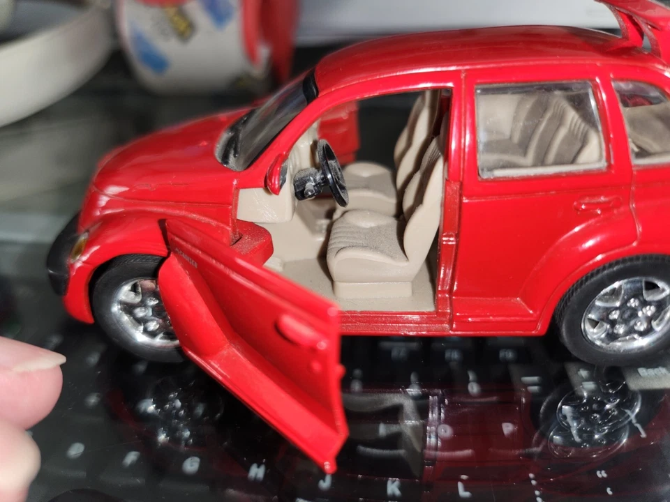VTG 2000 Saico 1:34 Scale PT Cruiser Diecast Car Red DP5019 - Image 2 of 4